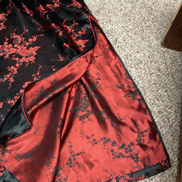 100% silk Asian dress - Picture 2 of 9